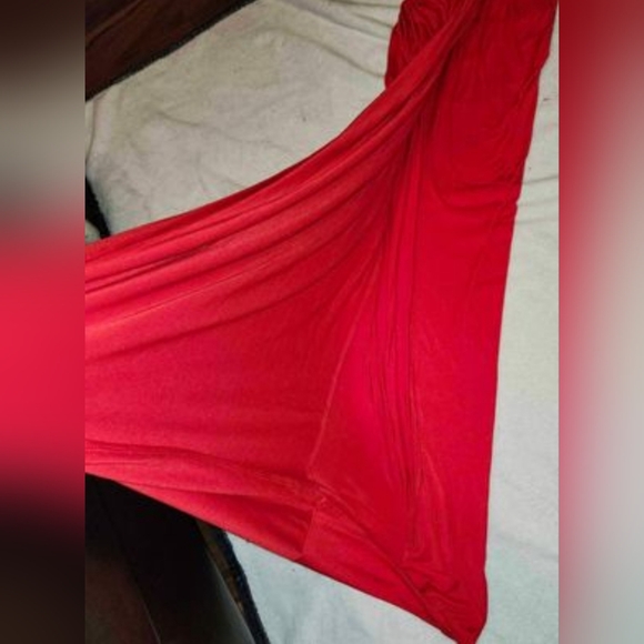 Womens Sz M NWOT Sleeveless Red Dramatic Wrap Maxi Dress - Picture 3 of 5